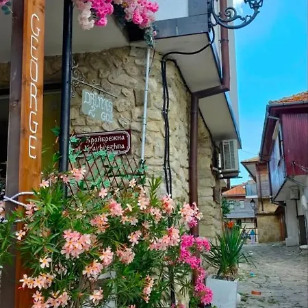 Konukevi Saint George - Old 3*